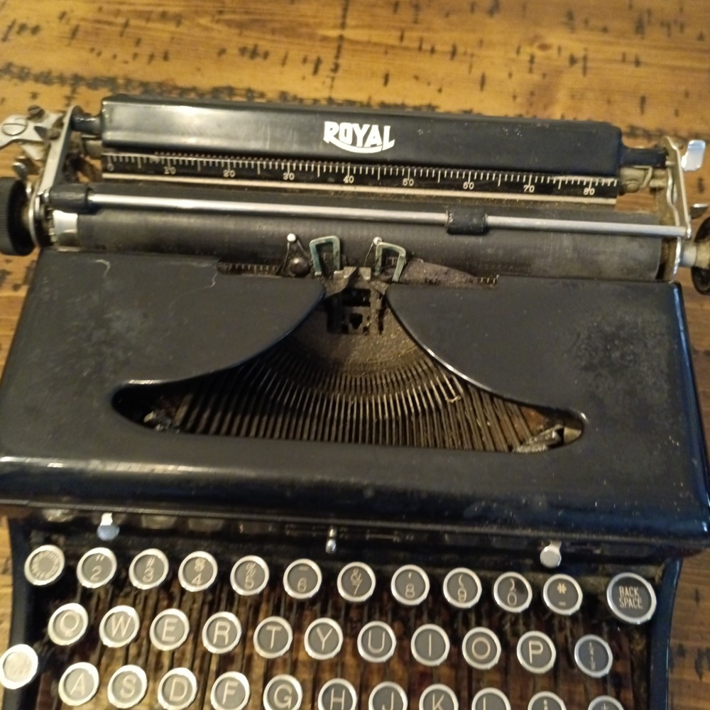 Vintage Royal Portable Typewriter 1930s Touch Control Glass Keys Made in USA - Picture 3 of 9